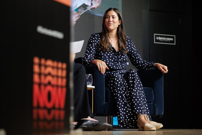 La tenista Garbiñe Muguruza interviene durante la segunda jornada de la sexta edición de Santander WomenNOW 2024, en el Auditorio El Beatriz de Madrid, a 20 de junio de 2024, en Madrid (España). Consolidado como el congreso sobre liderazgo femenino más 
