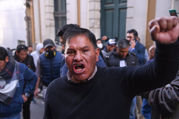 26 June 2024, Bolivia, La Paz: Bolivian President Luis Arce greets his supporters on a balcony of the government palace. Soldiers took over the square in front of the Bolivian government palace on Wednesday during an attempted coup.