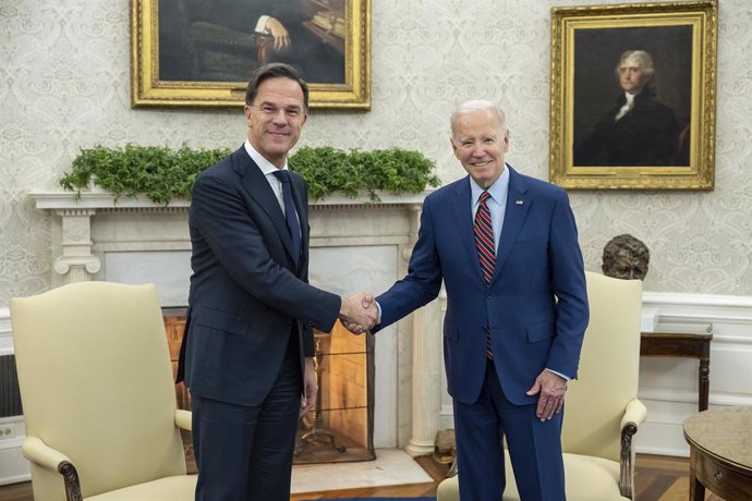 Archivo - Imatge d'arxiu del president dels EUA, Joe Biden (dreta), i el primer ministre en funcions dels Països Baixos, Mark Rutte (esquerra)