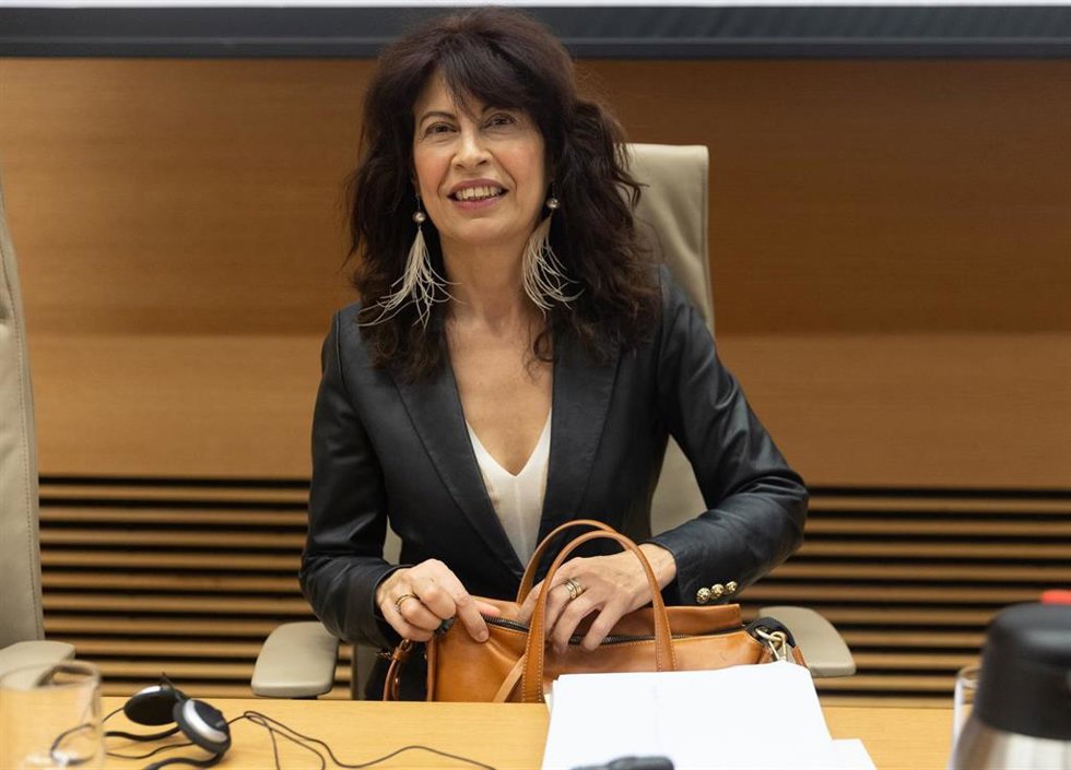 Archivo - La ministra de Igualdad, Ana Redondo, durante una comparecencia ante los medios, en el Congreso de los Diputados