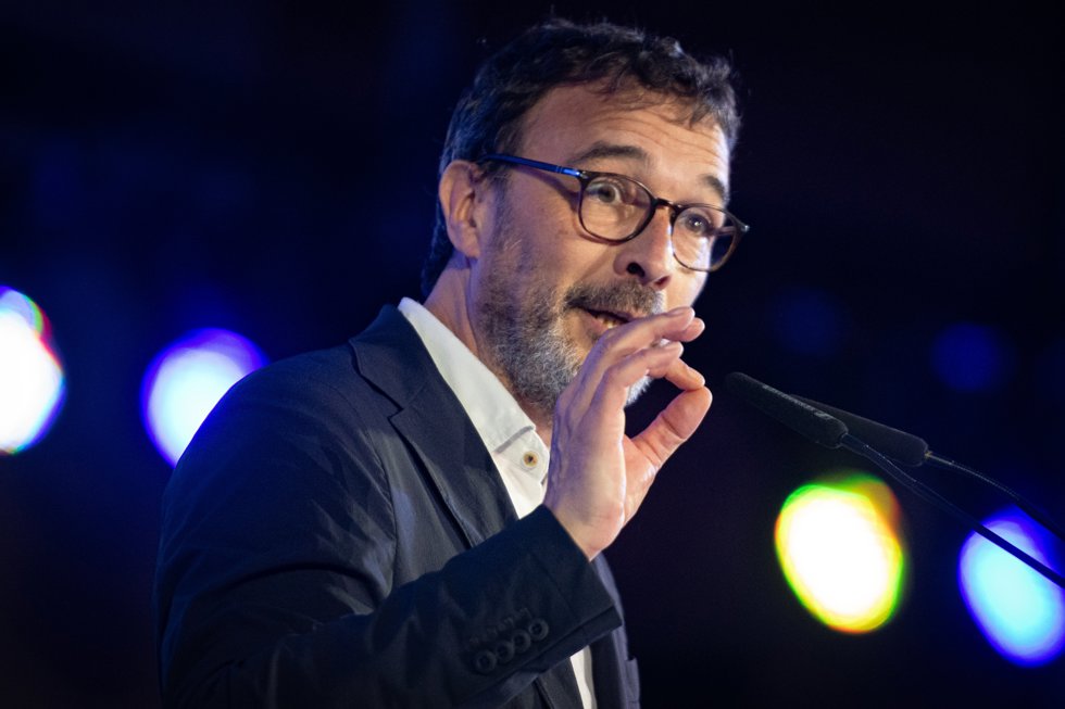 El vicepresidente, portavoz de Junts y número 7 de la lista, Josep Rius, interviene durante un acto de campaña, en Jean Carrre Space, a 1 de mayo de 2024, en Argels (Francia).
