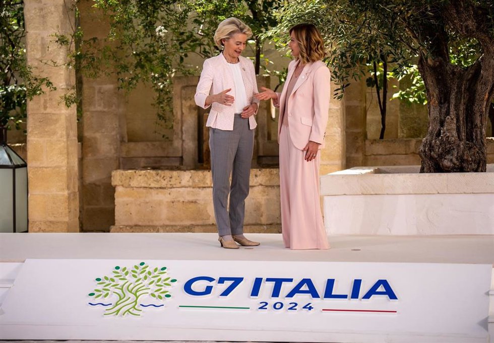 La presidenta de la Comisión Europea, Ursula Von der leyen, y la primera ministra de Italia, Giorgia Meloni