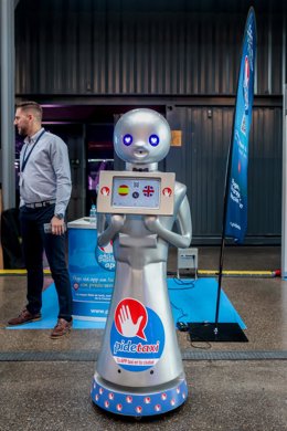 Archivo - Un robot durante la celebración de la primera edición del Meta World Congress, en La Nave, a 1 de abril de 2023, en Madrid 