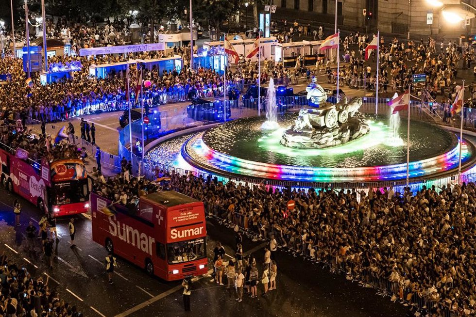 Archivo - Carrozas durante la manifestación del Orgullo LGTBI+ 2023, a 30 de junio de 2023