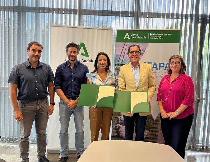Firma del acuerdo de colaboración entre el Instituto Andaluz de Investigación y Formación Agraria, Pesquera, Alimentaria y de la Producción Ecológica (Ifapa)  y la Asociación Nacional de Obtentores Vegetales (Anove).