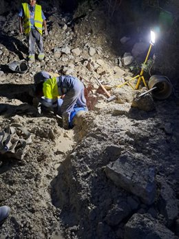 Restablit el servici d'aigua potable a la zona nord del Campello després de reposar una canonada trencada