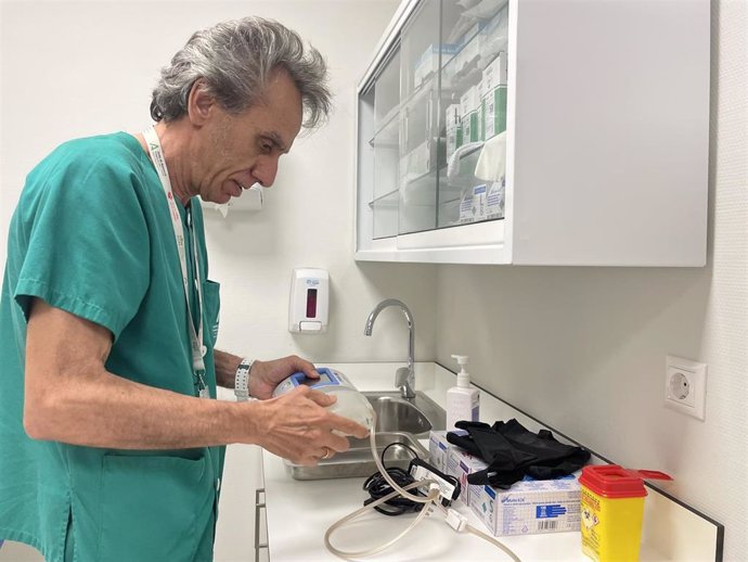 El enfermero consultor de heridas crónicas, Lorenzo Pérez, en el nuevo espacio