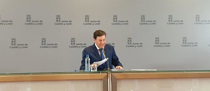El consejero de Economía y Hacienda y portavoz de la Junta, Carlos Fernández Carriedo, en rueda de prensa tras el Consejo de Gobierno