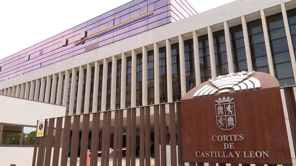 Bandera LGTBI+ en el despacho del PSOE de las Cortes