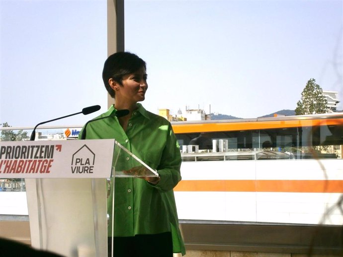 La ministra de Vivienda y Agenda Urbana, Isabel Rodríguez, en una rueda de prensa en Barcelona.
