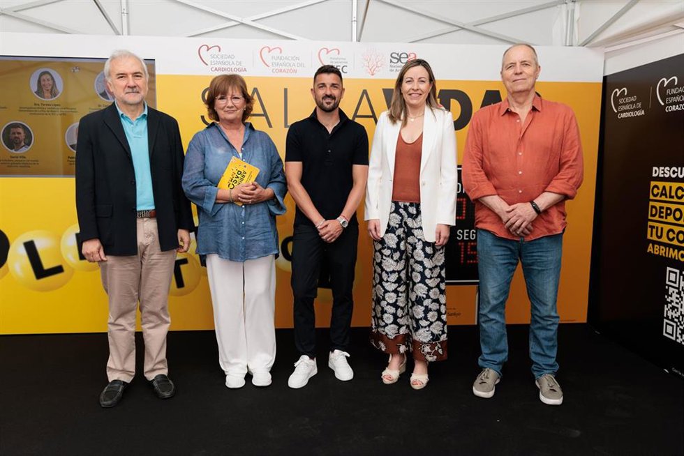 El exdelantero internacional David Villa apadrinó la presentación de la campaña 'Salvavidas' para fomentar el ejercicio físico y reducir el riesgo cardiovascular.