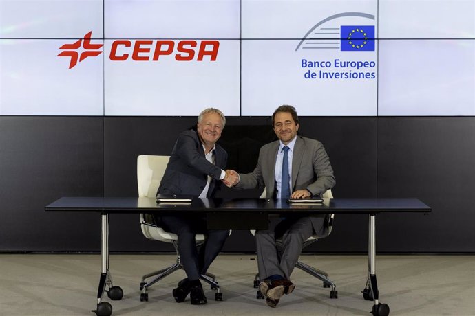 El BEI y Cepsa firman un préstamo de 285 millones de euros para financiar la construcción de una planta de biocombustibles de segunda generación en Españ