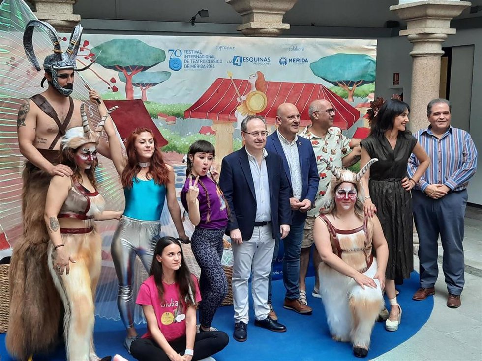 Presentación del pasacalles, el teatro infantil 'Héroes y heroínas' y Cinema Aestas del 70 Festival de Mérida