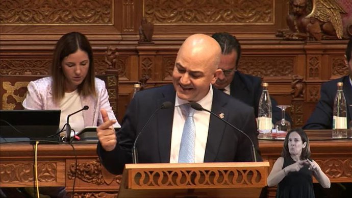 El portavoz de El PI en el Consell de Mlalorca, Antoni Salas, durante su intervención en el pleno del Debate de Política General.
