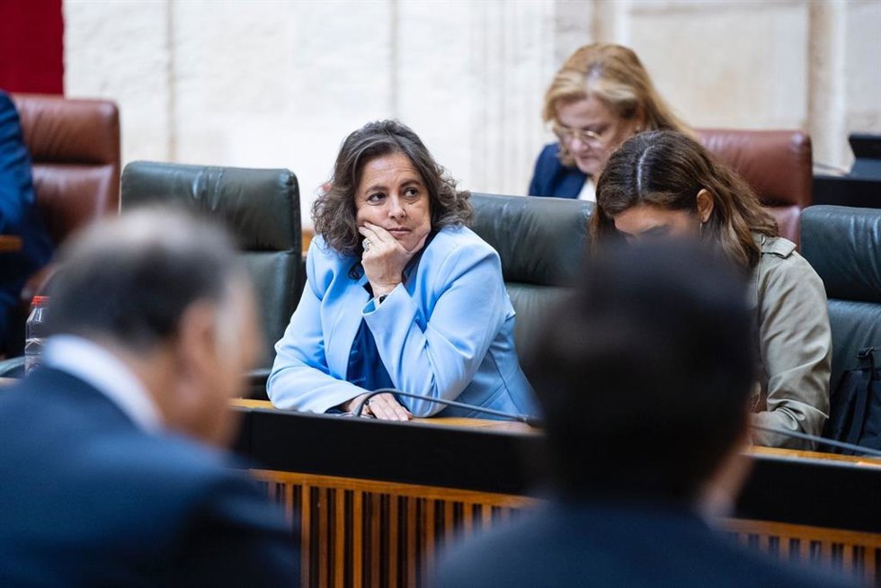 Archivo - La consejera de Salud y Consumo, Catalina García, en el Pleno del Parlamento andaluz. (Foto de archivo).