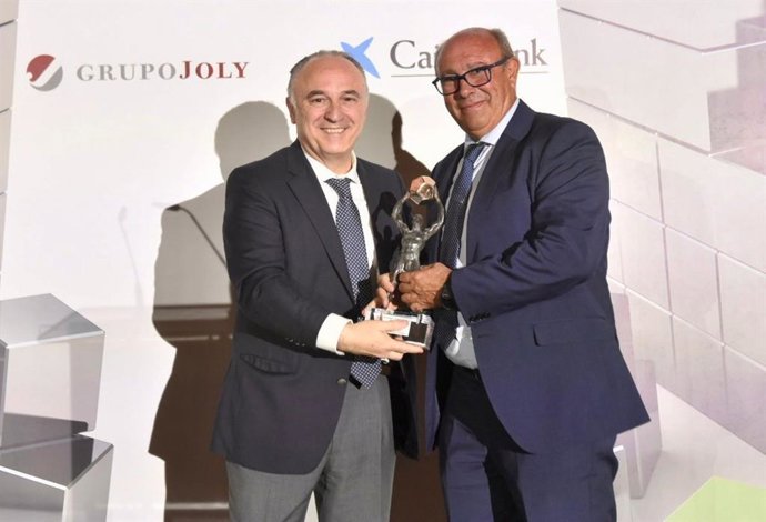 Antonio Tirado recoge el premio