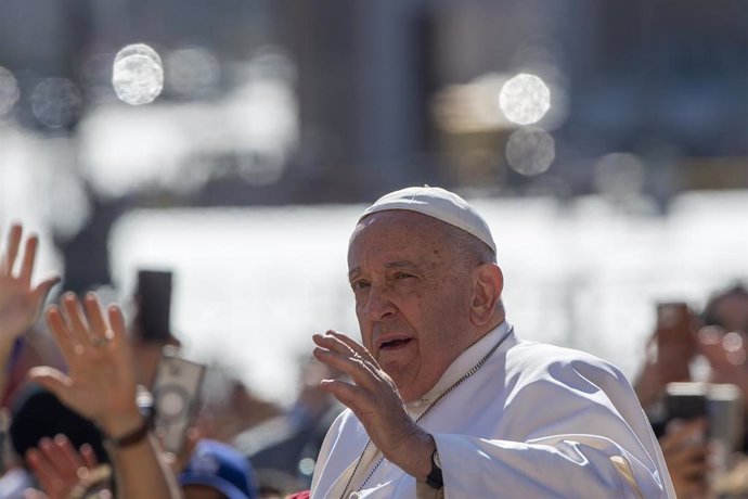 El Papa, a su llegada a la audiencia general de este miércoles  