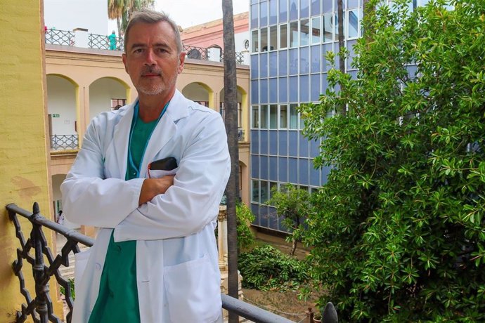 Laureano Delange es el primer anestesiólogo del Hospital Regional Universitario de Málaga reconocido con la certificación FIPP; un examen teórico-práctico que certifica los conocimientos del aspirante en todos los aspectos al tratamiento del dolor.