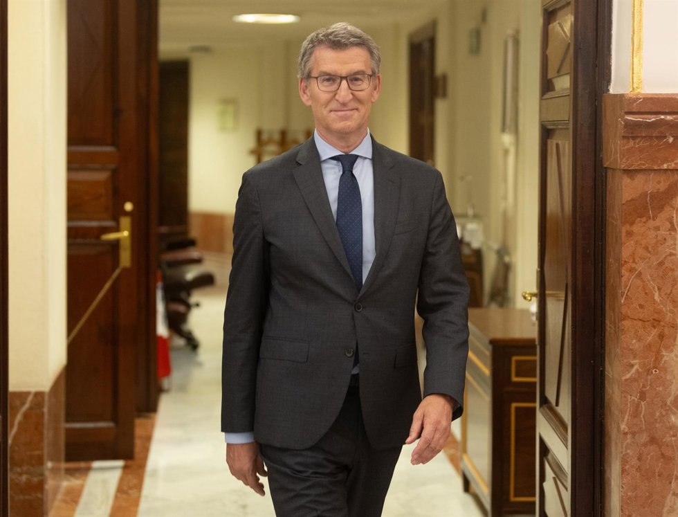 El presidente del Partido Popular, Alberto Núñez Feijóo, durante una sesión plenaria, en el Congreso de los Diputados, a 27 de junio de 2024, en Madrid (España). Se ha tratado el dictamen emitido por la Comisión de Igualdad respecto al Proyecto de Ley O