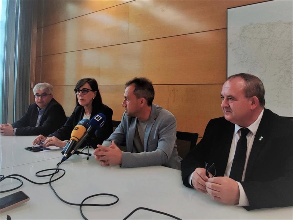 Rueda de prensa de los consejeros Nieves Roqueñí y Ovidio Zapico sobre la instalación de parques de baterías en la comunidad