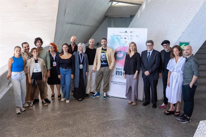 El dramaturgo José Padilla, la directora institucional de la Fundación SGAE, Ana Graciani, y el consejero de Cultura del Cabildo de Tenerife, José Carlos Acha (en el centro), en la presentación de los 'Premios MAX'