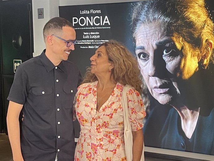 El director Luis Luque y la actriz Lolita Flores en la presentación de 'Poncia'