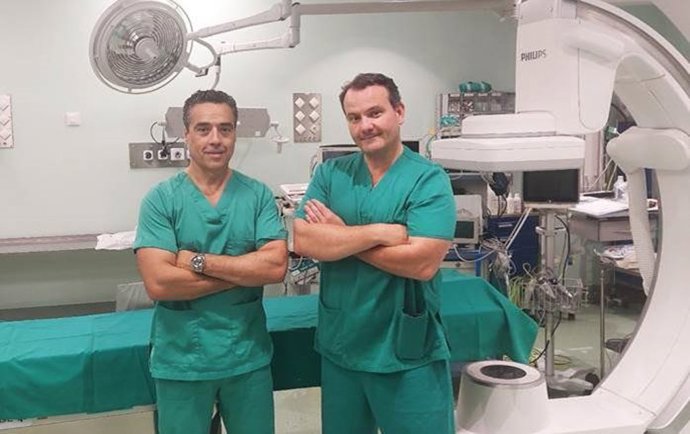 Los doctores de Viamed encargados de aplicar la técnica Rezum.