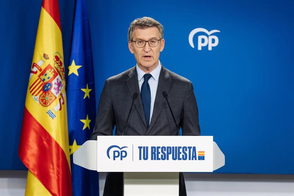 El presidente del Partido Popular, Alberto Núñez Feijóo, durante una rueda de prensa en la sede del PP, a 25 de junio de 2024, en Madrid (España). El PP y PSOE han alcanzado un acuerdo, en presencia de la vicepresidenta de la Comisión Europea Vera Jouro