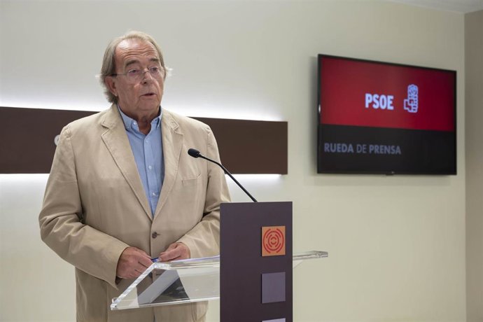 Carlos Pérez Anadón expone las conclusiones del PSOE  en la comisión de investigación sobre la implantación de las renovables.