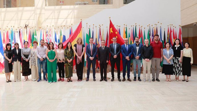 Una delegación de la Universidad de Castilla-La Mancha (UCLM), encabezada por el vicerrector de Internacionalización, Raúl Martín, ha realizado una visita institucional a China.