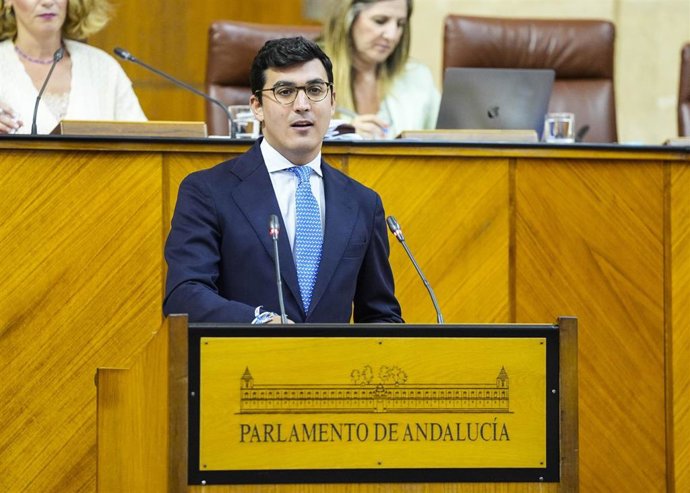 El diputado del Grupo Popular José Carlos García, este jueves en la defensa de la PNL en el Pleno del Parlamento.