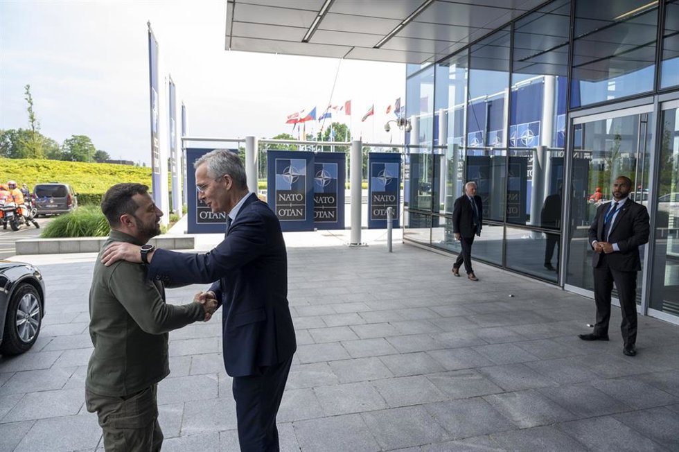 El presidente de Ucrania, Volodimir Zelenski, y el secretario de la OTAN, Jens Stoltenberg.