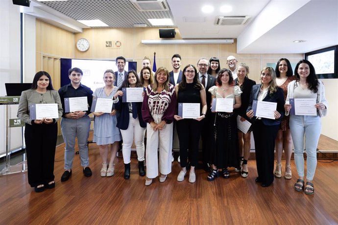 La ministra de Presidència d'Andorra, Conxita Marsol, amb tots els participants del Taller d'emprenedors