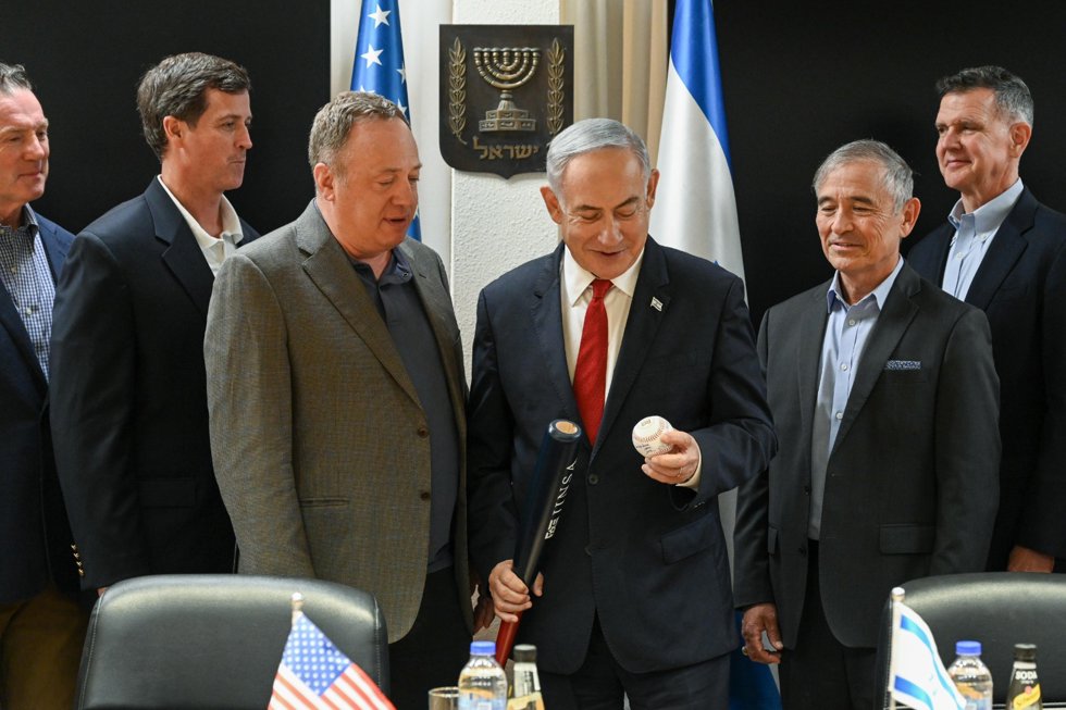 HANDOUT - 27 June 2024, Israel, Tel Aviv: Prime Minister of Israel Benjamin Netanyahu (C)meets with Jewish Institute for National Security of America (JINSA) Delegation of Generals and Admirals at the Kirya in Tel Aviv.