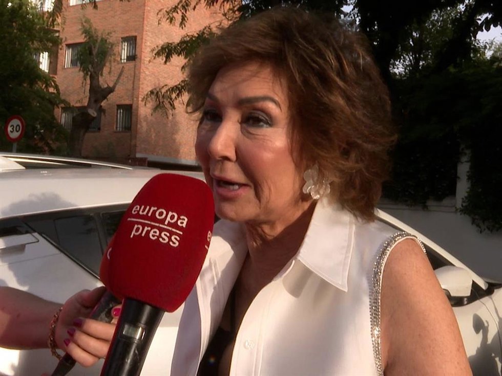 ANA ROSA QUINTANA CELEBRA EL FIN DE TEMPORADA CON UNA FIESTA EN SU CASA DE MADRID