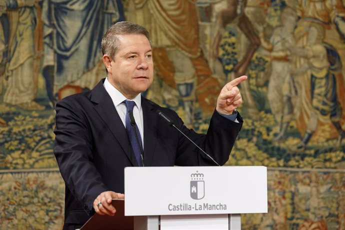 El presidente de Castilla-La Mancha, Emiliano García-Page, en la firma de un convenio con la UCLM en el Palacio de Fuensalida.