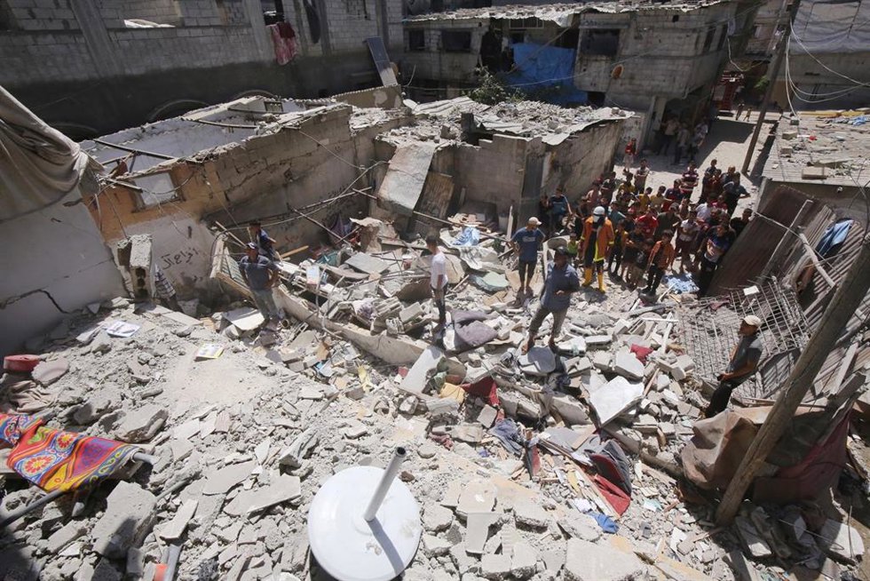 Edificio destruido en el campamento de refugiados de Nuseirat, en el centro de la Franja de Gaza