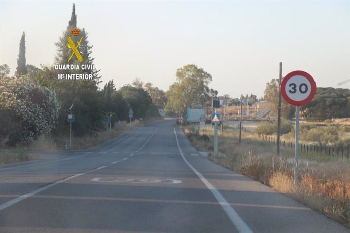 Carretera SE-3204, lugar en el que ocurrió el atropello de los dos ciclistas el pasado 16 de junio en Alcalá de Guadaíra (Sevilla).