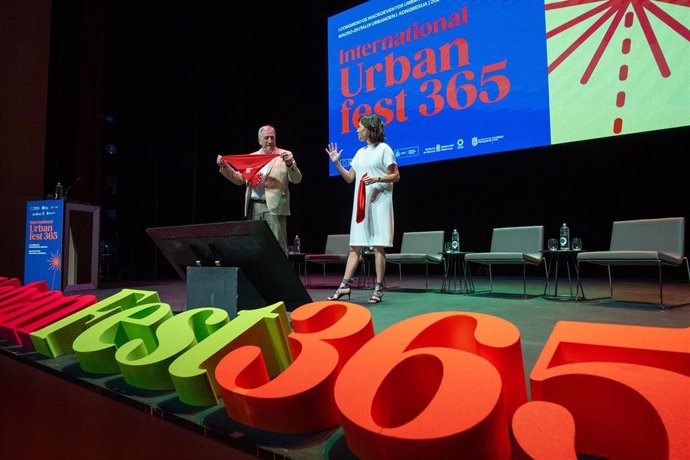 El alcalde de Pamplona, Joseba Asiron, en la inauguración del I Congreso Internacional de Macroeventos Urbanos UrbanFest 365.