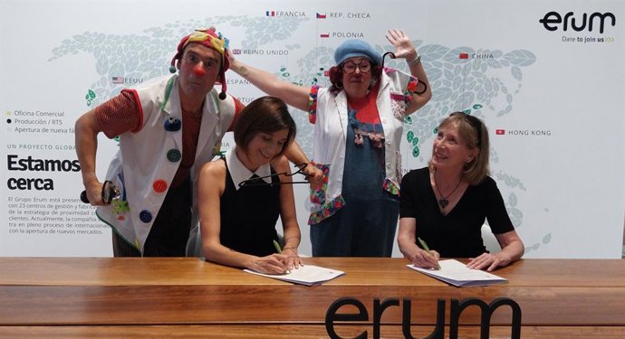 Payasospital i Grup Erum renoven el seu conveni amb més recursos per als pallassos que visiten a xiquets hospitalitzats