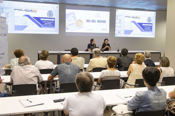 De esta jornada formativa, de carácter didáctico y eminentemente práctica, se han beneficiado, medio centenar de personas mayores de 65 años, procedentes de Peñarroya-Pueblonuevo (Córdoba), con la coordinación del Punto Vuela Guadalinfo de la localidad