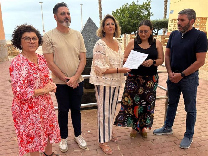 La diputada nacional del Partido Popular de la Región de Murcia Isabel Borrego, junto a los senadores del PPRM Antonio Luengo y Antonia López y la presidenta del PP de Águilas, Eva Reverte