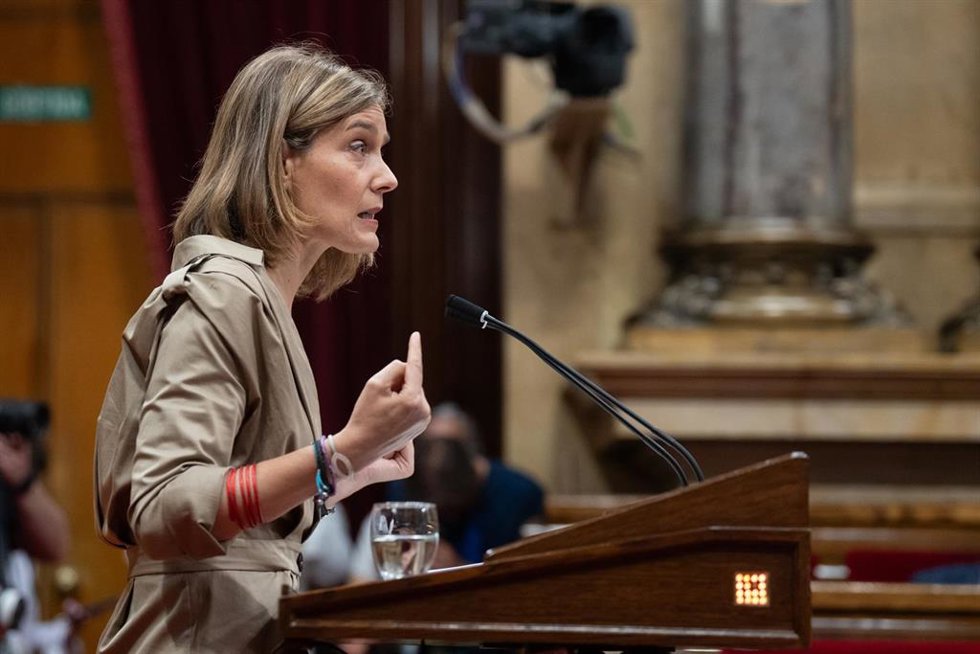 La líder de los comuns en el Parlament, Jéssica Albiach, interviene durante el pleno del Parlament para comunicar la imposibilidad de proponer un candidato a la Presidencia de la Generalitat