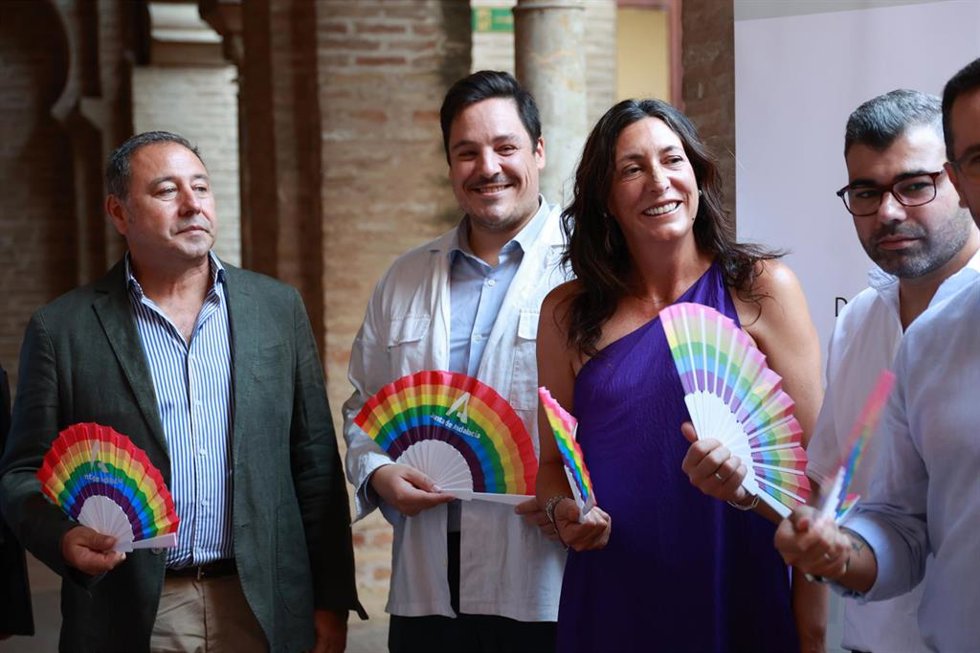 La consejera de Inclusión Social, Juventud, Familias e Igualdad, Loles López, en la presentación de la Campaña Orgullo 2024. 