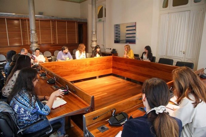 Reunión de Covadonga Tomé con trabajadoras del ERA