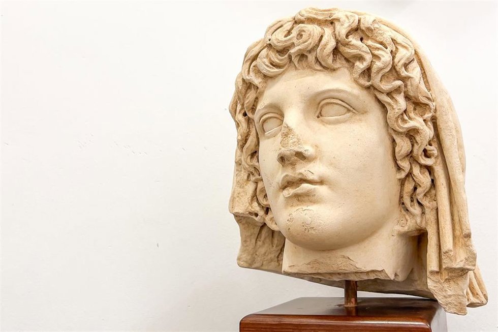 Busto del Genio de la Colonia