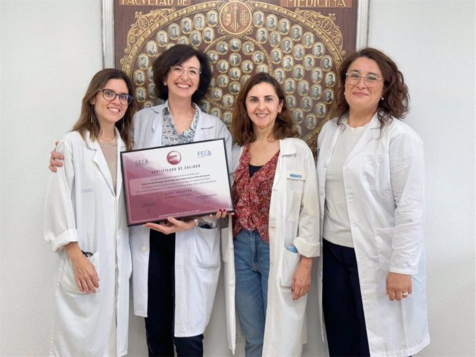 El Hospital Universitario Doctor Peset de València se ha convertido en el primer centro de España en recibir una certificación de la SECA que acredita la excelencia en la atención a personas con síndrome hemolítico urémico atípico (SHUa),