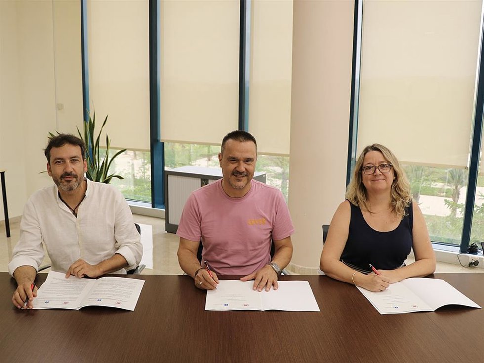 Archivo - La UMH y Aigües i Sanejament d'Elx firman un acuerdo para el seguimiento de aves en el Clot de Galvany