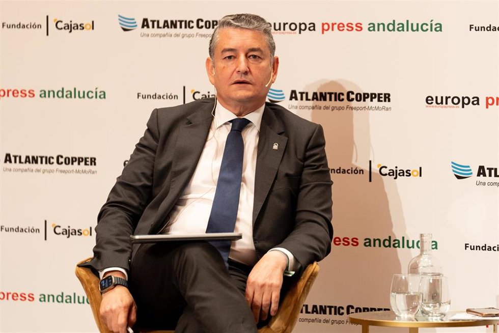 El consejero de la Presidencia, Interior, Diálogo Social y Simplificación Administrativa, Antonio Sanz, durante su intervención en el desayuno informativo, a 28 de junio de 2024, en Sevilla, Andalucía (España). El consejero de la Presidencia, Interior, 