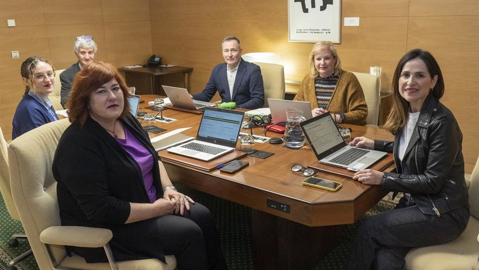 Archivo - La Mesa de la Cámara ha asignado representación en diez comisiones al parlamentario de Sumar y en otras diez, a la representante de Vox